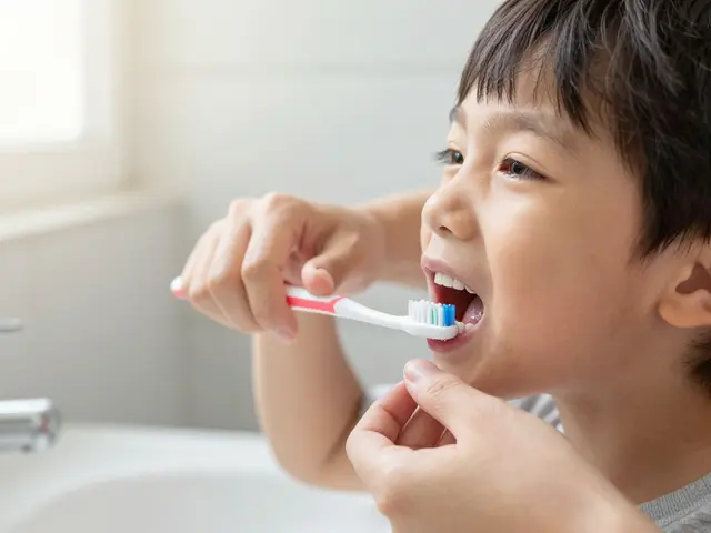 Jak omezit tvorbu zubního kamene u dětí: praktické tipy pro rodiče