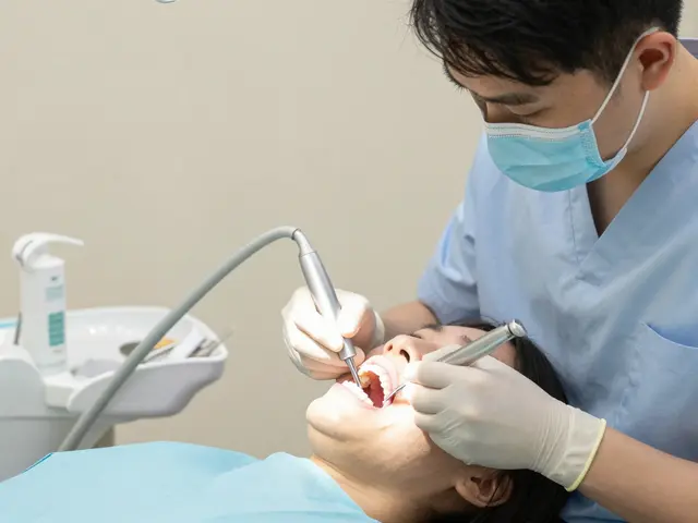 Jaká je bolestivost kyretáže zubů? Vše, co potřebujete vědět