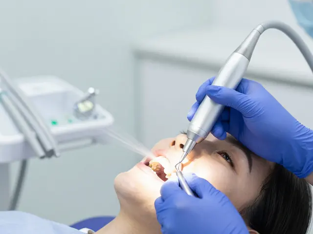5 nejlepších způsobů, jak odstranit černý zubní kámen: Průvodce pro čistší úsměv