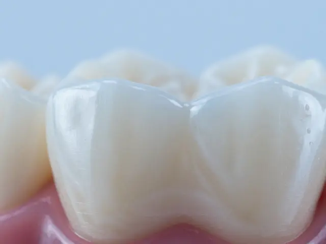 Bělící zubní pasta: Jak vybrat tu správnou a dosáhnout bezpečného výsledku