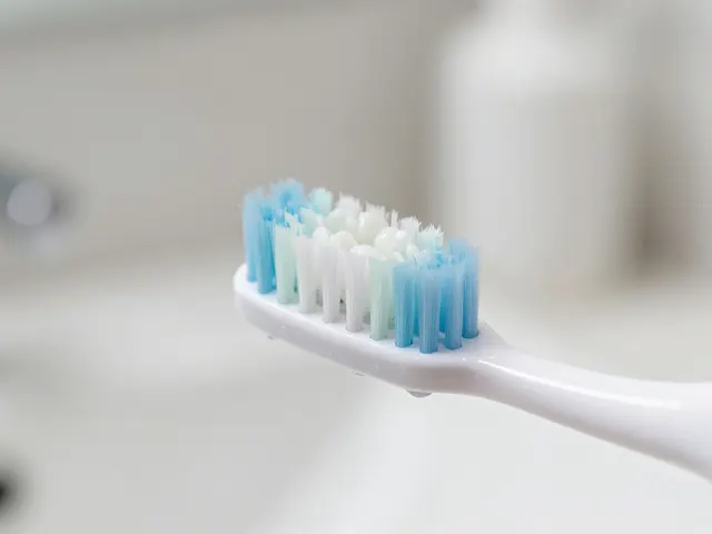 Jak se mění péče o zuby po kyretáži: Kompletní návod a tipy